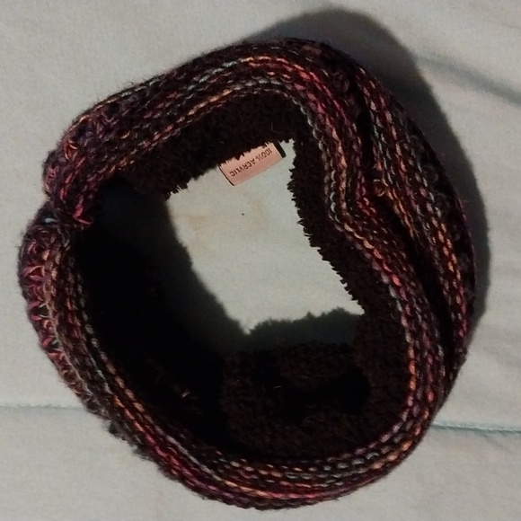 C.C. Exclusives, Women's wrap around earmuffs/head warmer with button - Picture 9 of 9